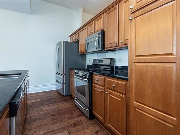 4th image of 648 Riverside Dr APT 319