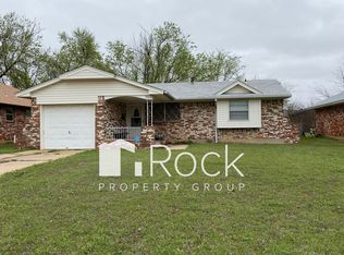 709 NW 15th St, Moore, OK 73160