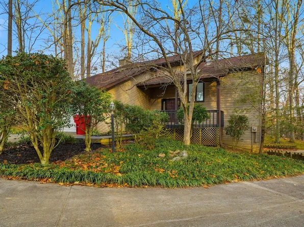 8 Red Fern Cir, Johnson City, TN 37604