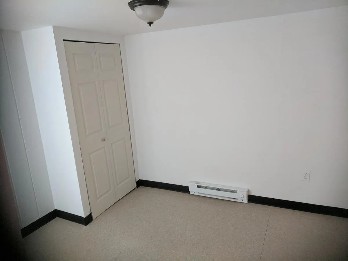 5 bed, 1.5 bath, 1960 sqft, $1,990 — Photo 3