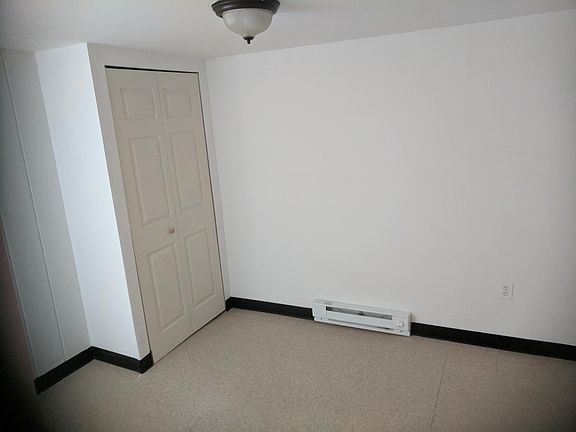 3rd image of 3703 E Lombard St