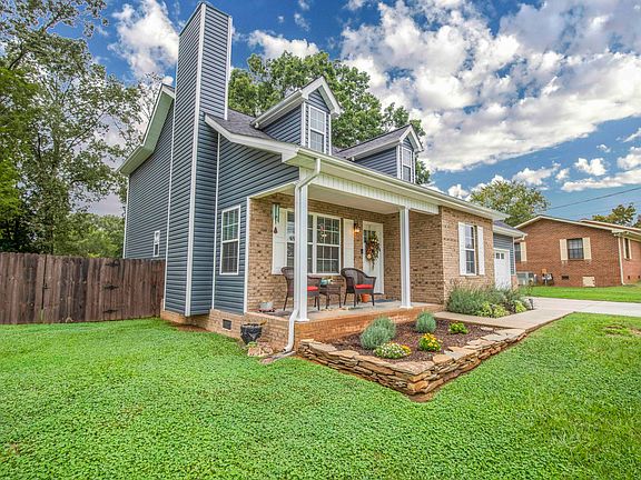 2nd image of 2744 Forest Heights Cir