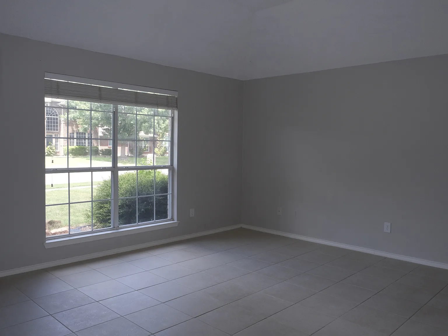 3 bed, 2120 sqft, $2,600 — Photo 2