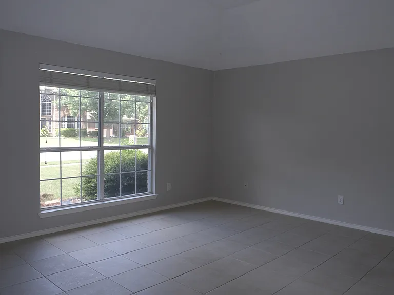 11309 Oxford Pl — Photo 2