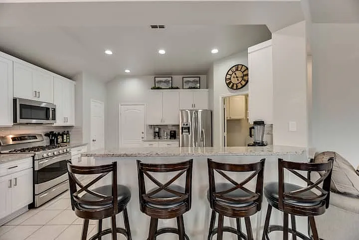 1548 Lakeside Dr — Photo 14
