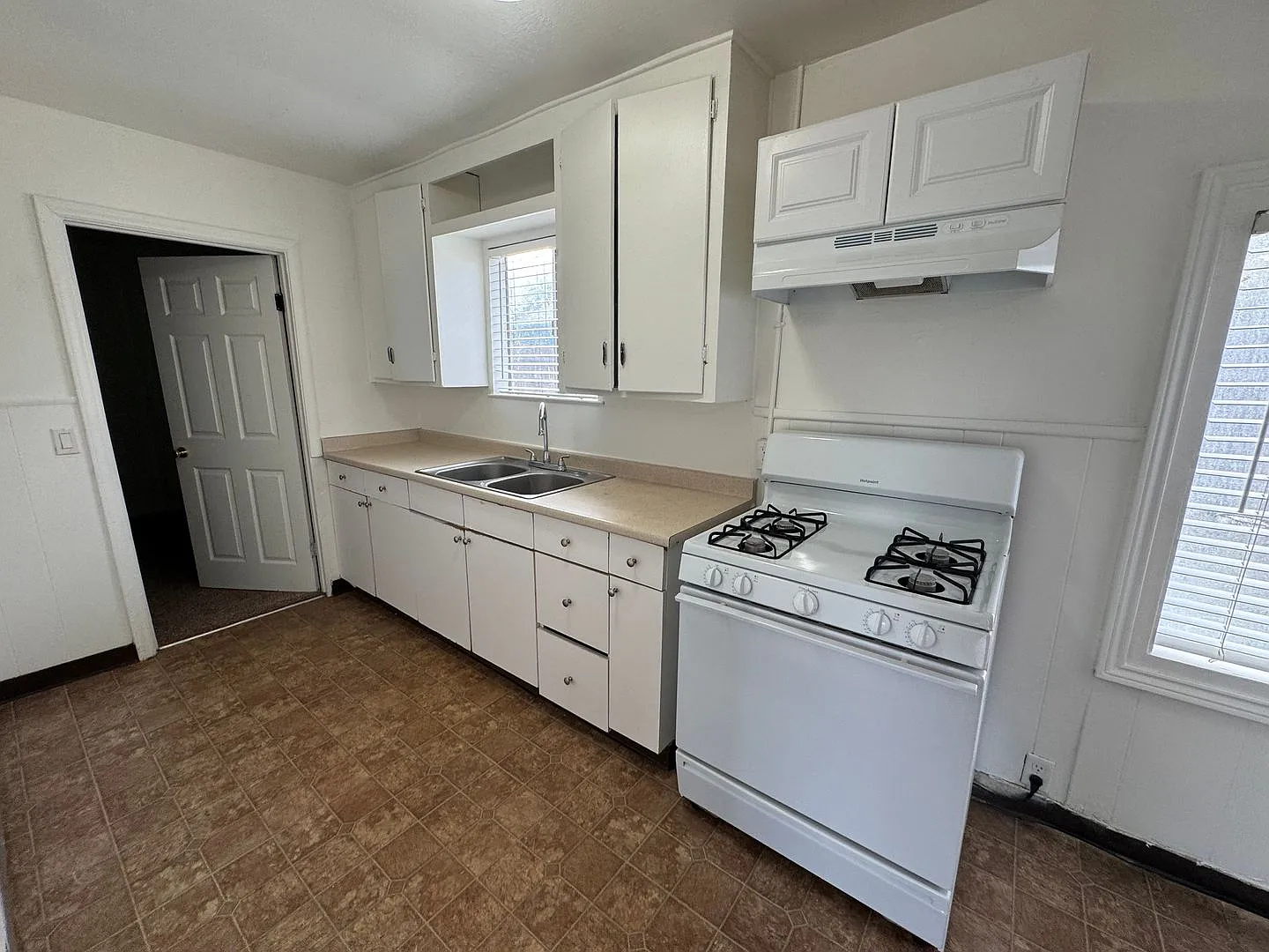 2282 Maple St — Photo 2