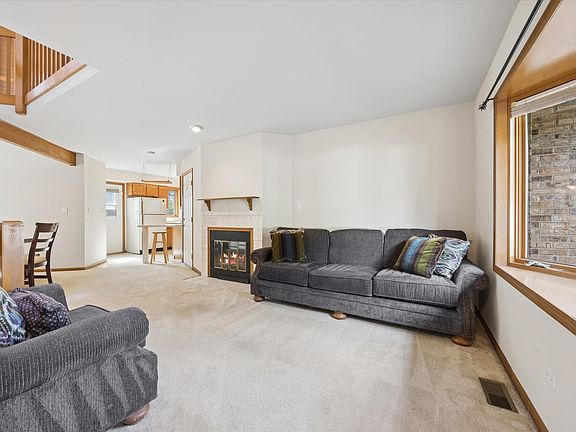 3rd image of 8909 Village Square Ln
