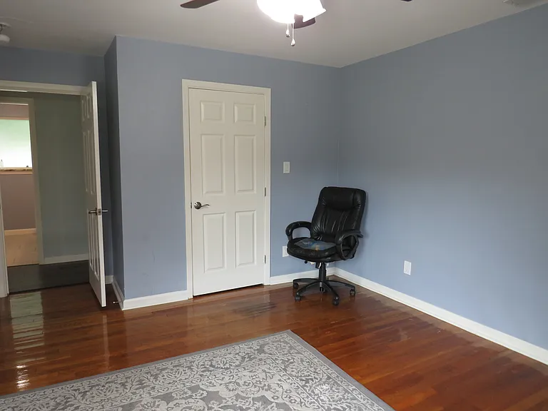 1026 Thomas St — Photo 15