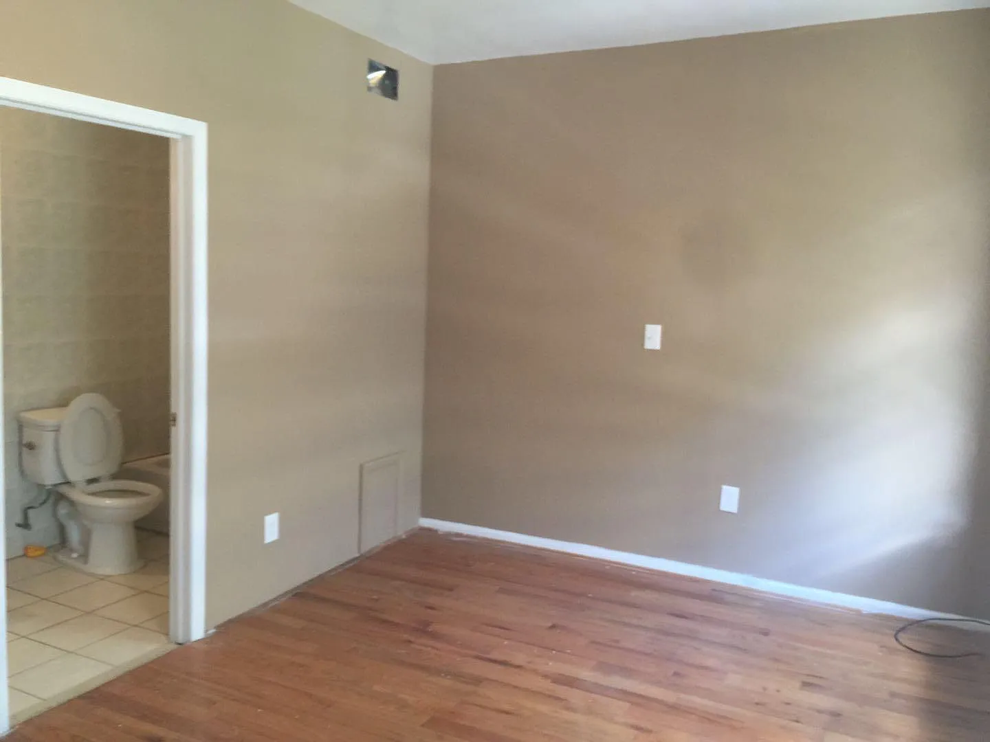 1521 Spring Garden St — Photo 3