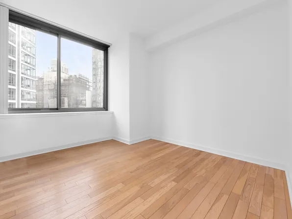 230 Ashland Place image 4 of 6