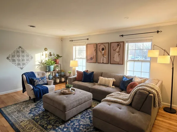 1745 Goldentree Pl, Charlottesville, VA 22911