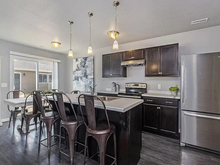 1010 W Villas Dr — Photo 2