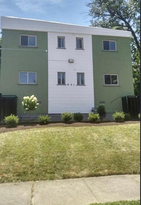 1st image of 851 Glenwood Ave APT 3