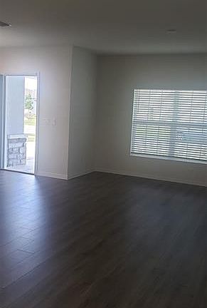 3rd image of 3968 Fescue St