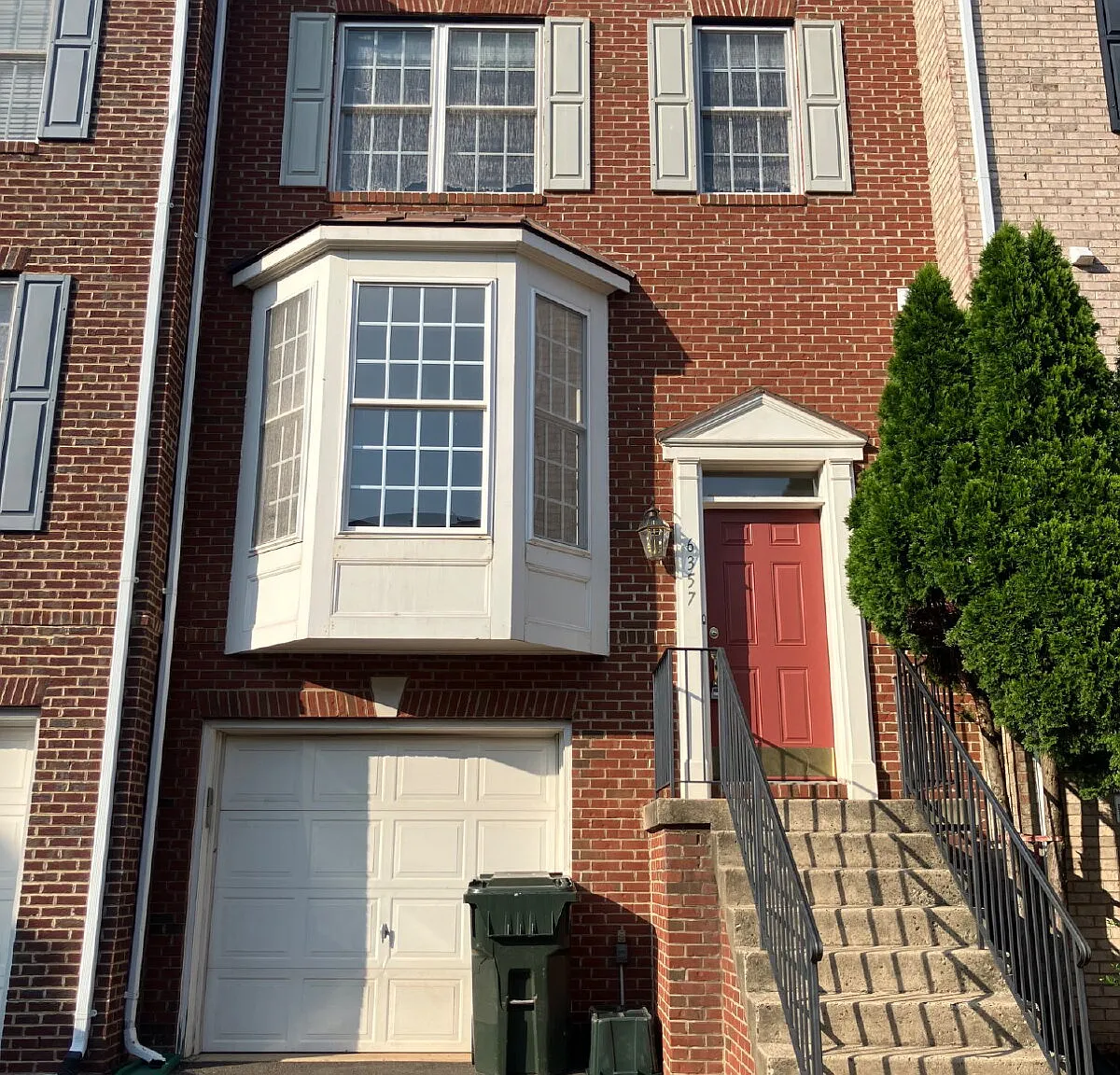 3 bed, 2.0 bath, 2500 sqft, $3,000 — Photo 1