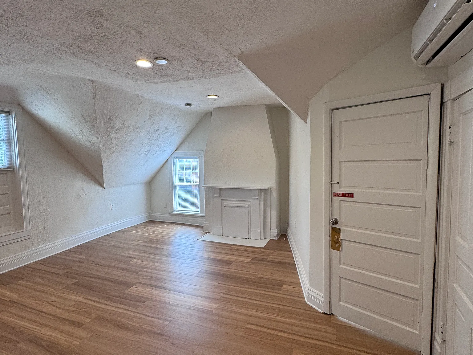 Studio, 350 sqft, $850 — Photo 4