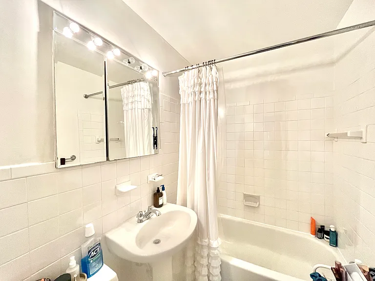 250 Mercer St #C417 — Photo 13