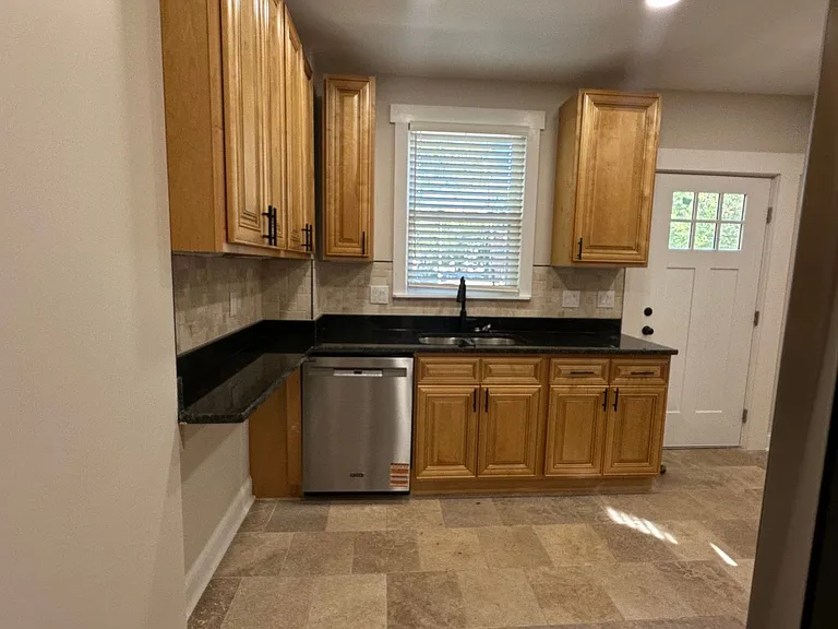 184 E Tompkins St — Photo 21
