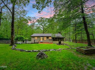 120 Outer Dr, Dingmans Ferry, PA 18328