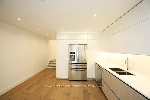 48 McGill St — Photo 2