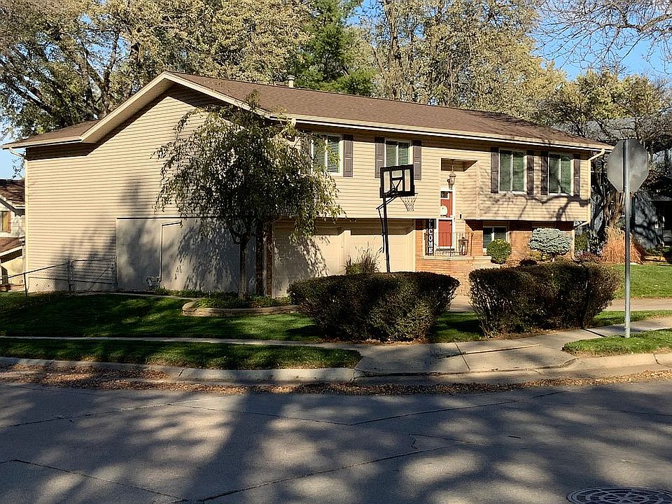 1st image of 10324 Weir St