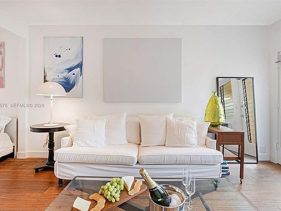 4th image of 1050 Pennsylvania Ave APT 29