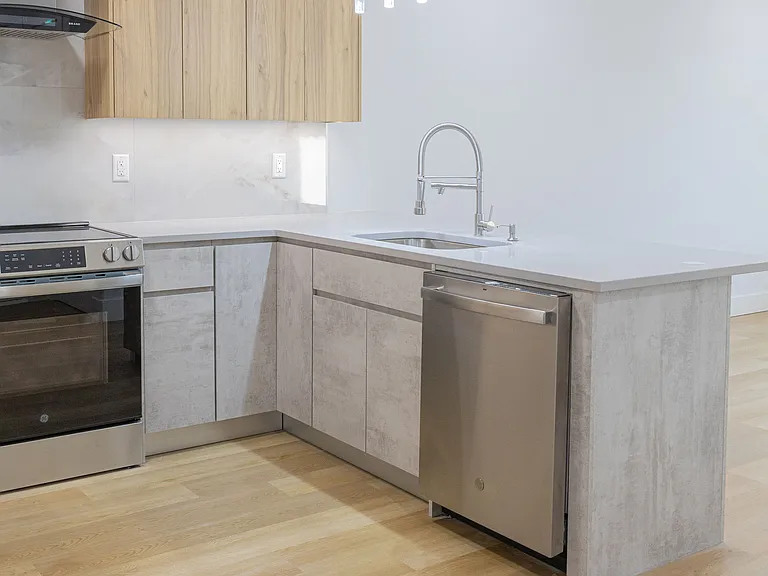 8800 John F. Kennedy Blvd — Photo 18