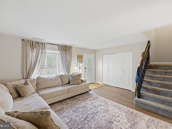 4th image of 62 Kings Way