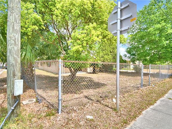 4th image of 2200 Mango Ave