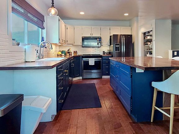 3rd image of 5777 Kingsford Ave