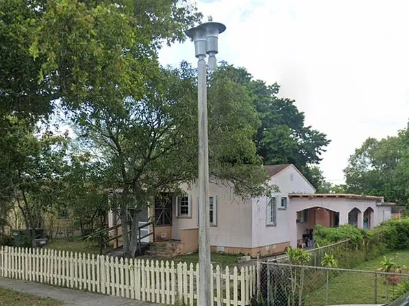 735 NW 121st St, North Miami, FL 33168