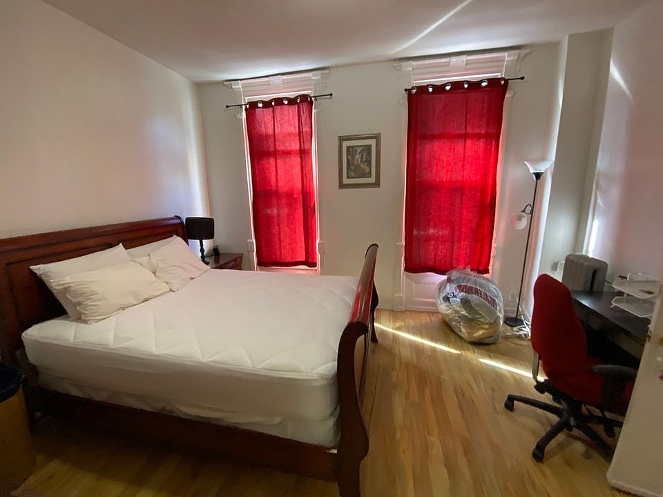 2nd image of 120 Stanhope St #1