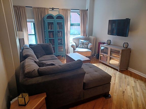 5th image of 4412 N Paulina St #1