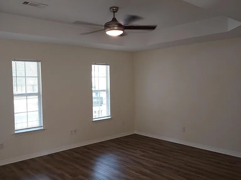 1009 Magnolia St — Photo 4