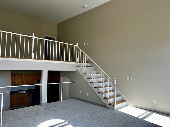 5th image of 585 Main St APT 407