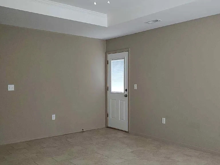 905 W Market St #B — Photo 2