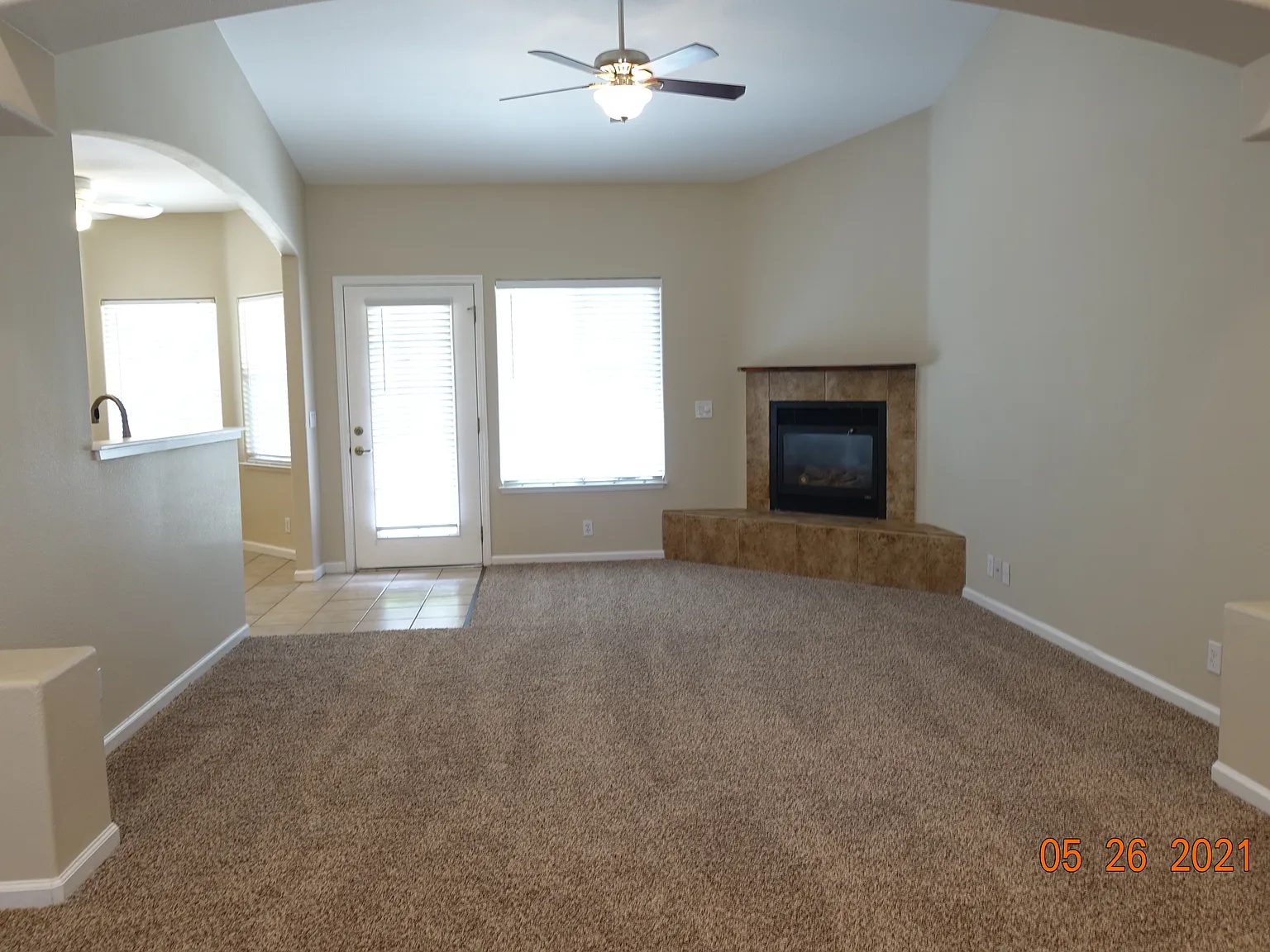 3 bed, 2.5 bath, 1251 sqft, $2,575 — Photo 4