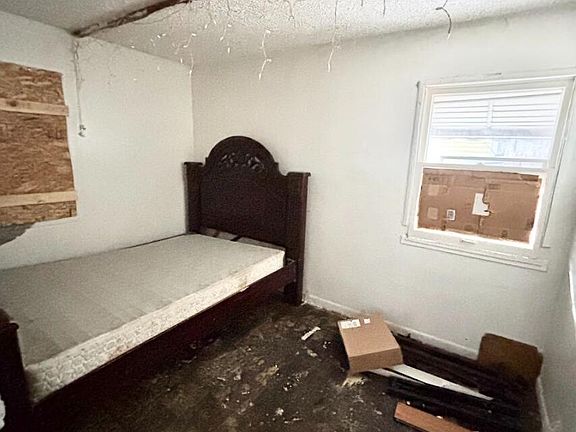 4th image of 1230 Glenn St