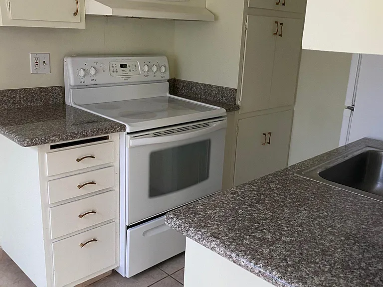 2533 Hillegass Ave #303 — Photo 9