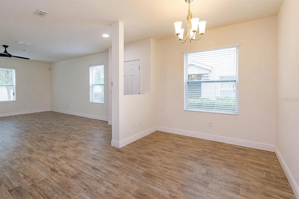 3 bed, 2.5 bath, 1639 sqft, $2,400 — Photo 4