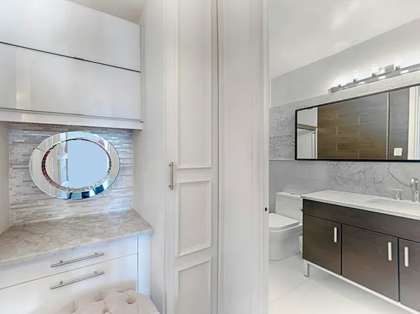 300 East 40th Street image 12 of 15