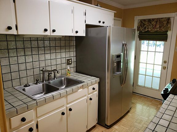 4th image of 321 Genevieve Dr