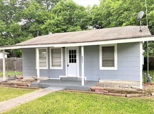 621 S Commerce St, Lockhart, TX 78644