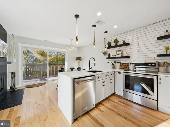 18200 Windsor Hill Dr #301B, Olney, MD 20832