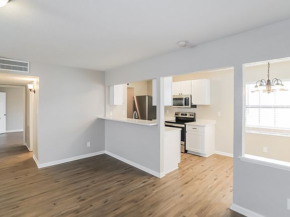 5th image of 536 Sandstone Dr