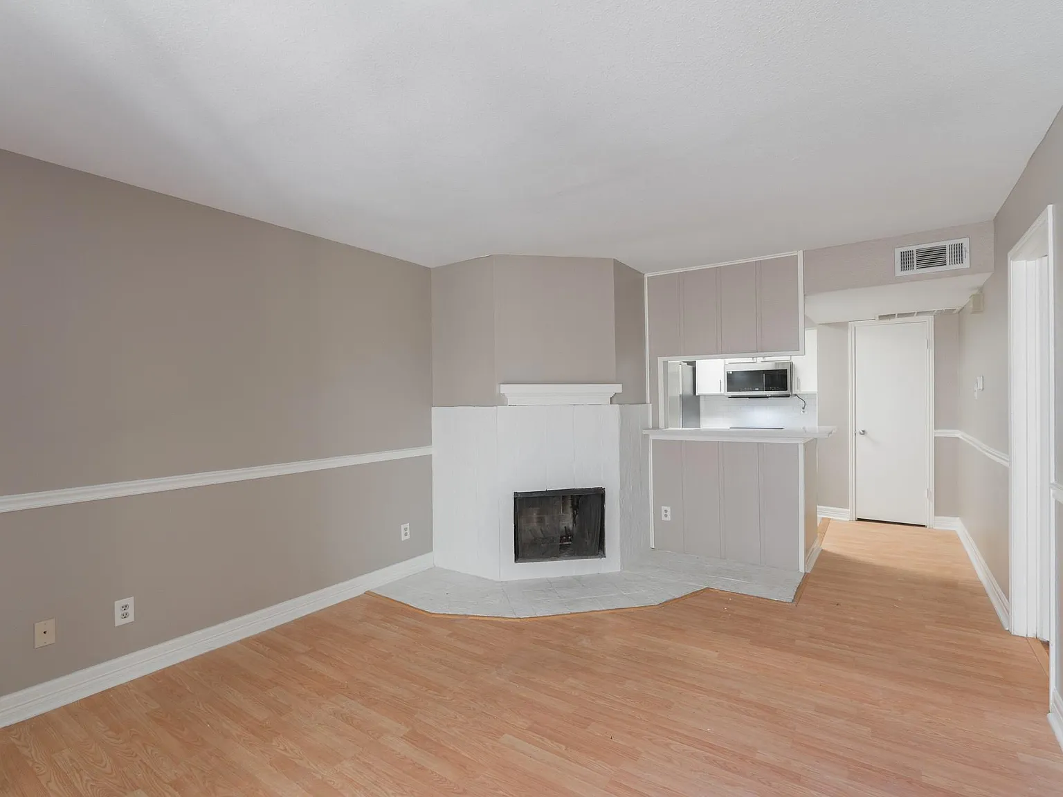 1 bed, 1.0 bath, 598 sqft, $1,075 — Photo 4