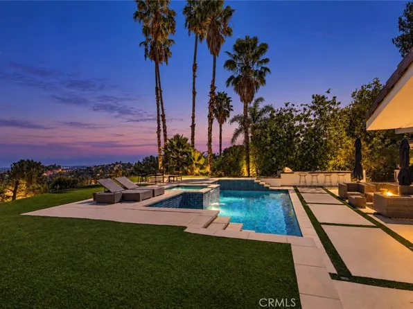 19541 Greenbriar Dr, Tarzana, CA 91356