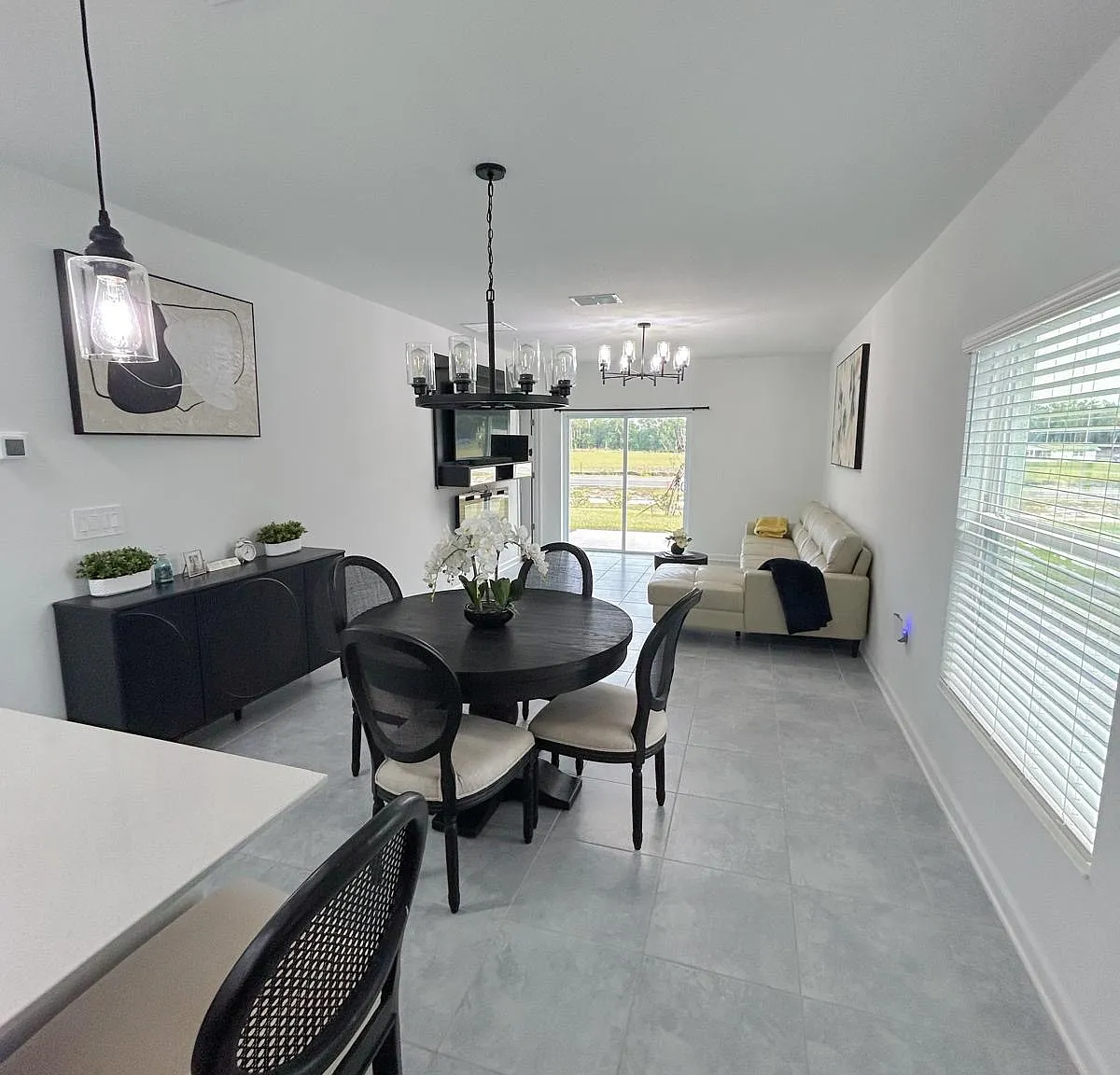 3 bed, 1444 sqft, $2,000 — Photo 3