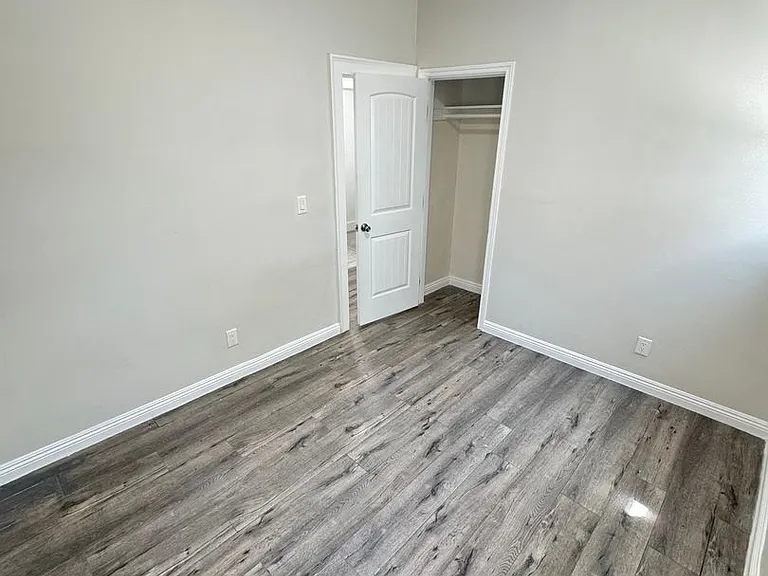 244 S Alexandria Ave — Photo 15