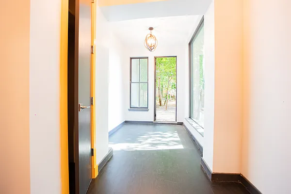 Rented by Jankos Group LLC | media 25